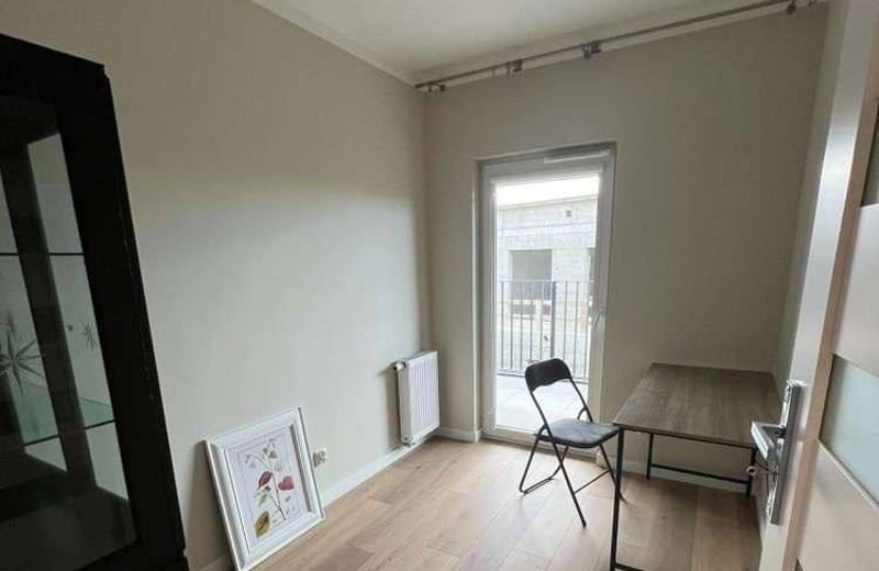 Location d’un appartement élégant de 3 pièces, 49 m², avec balcon dans le quartier Czyżyny, Cracovie, Pologne